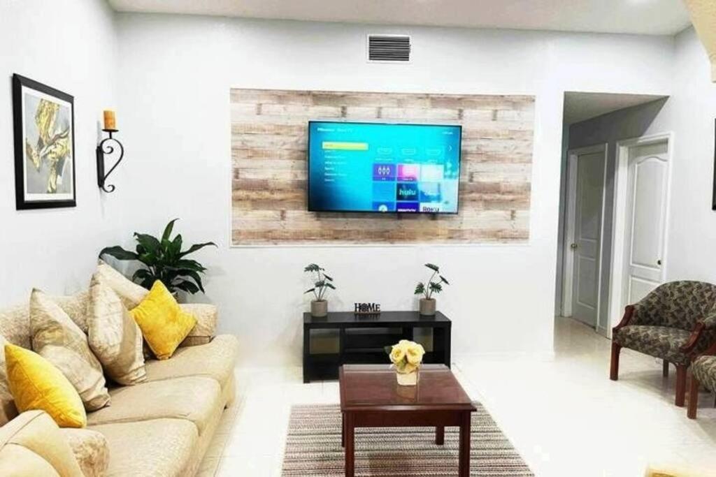 Amazing & Cozy Duplex Near Zoo Miami ! Villa Exterior photo