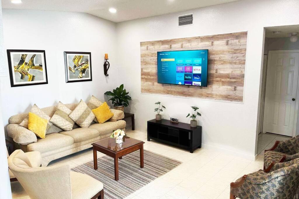 Amazing & Cozy Duplex Near Zoo Miami ! Villa Exterior photo