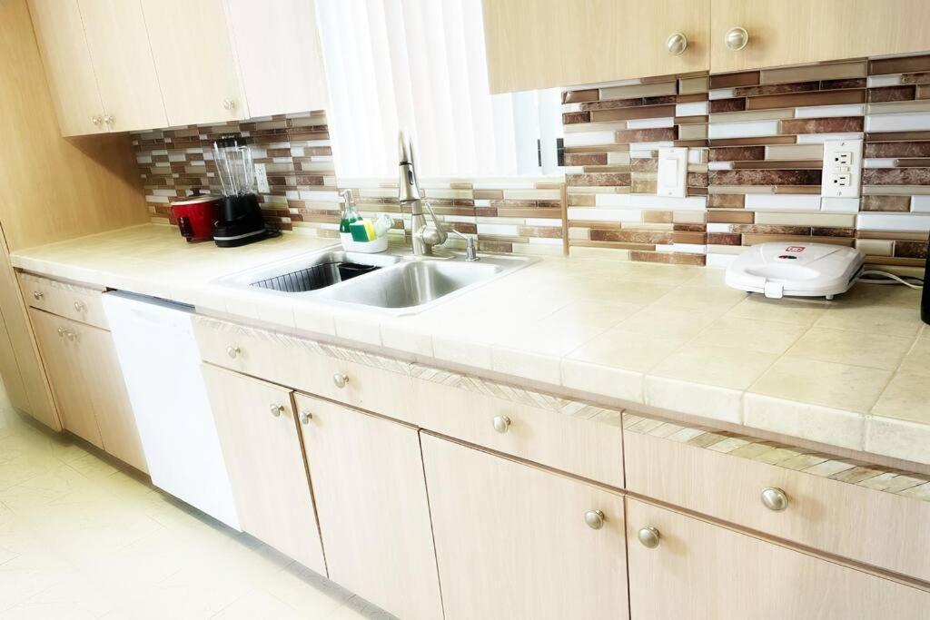 Amazing & Cozy Duplex Near Zoo Miami ! Villa Exterior photo